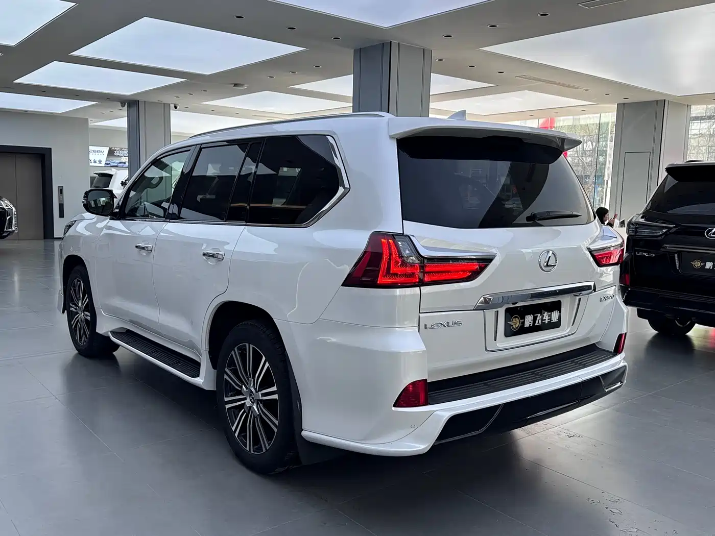 Lexus LX 2017 570 Peak Special Limited Edition фото 24