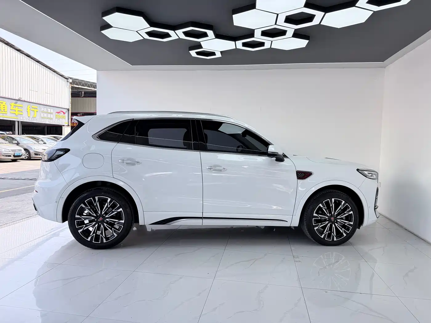 Hongqi HS5 2023 2.0T 4WD Flag Leader Pro фото 12