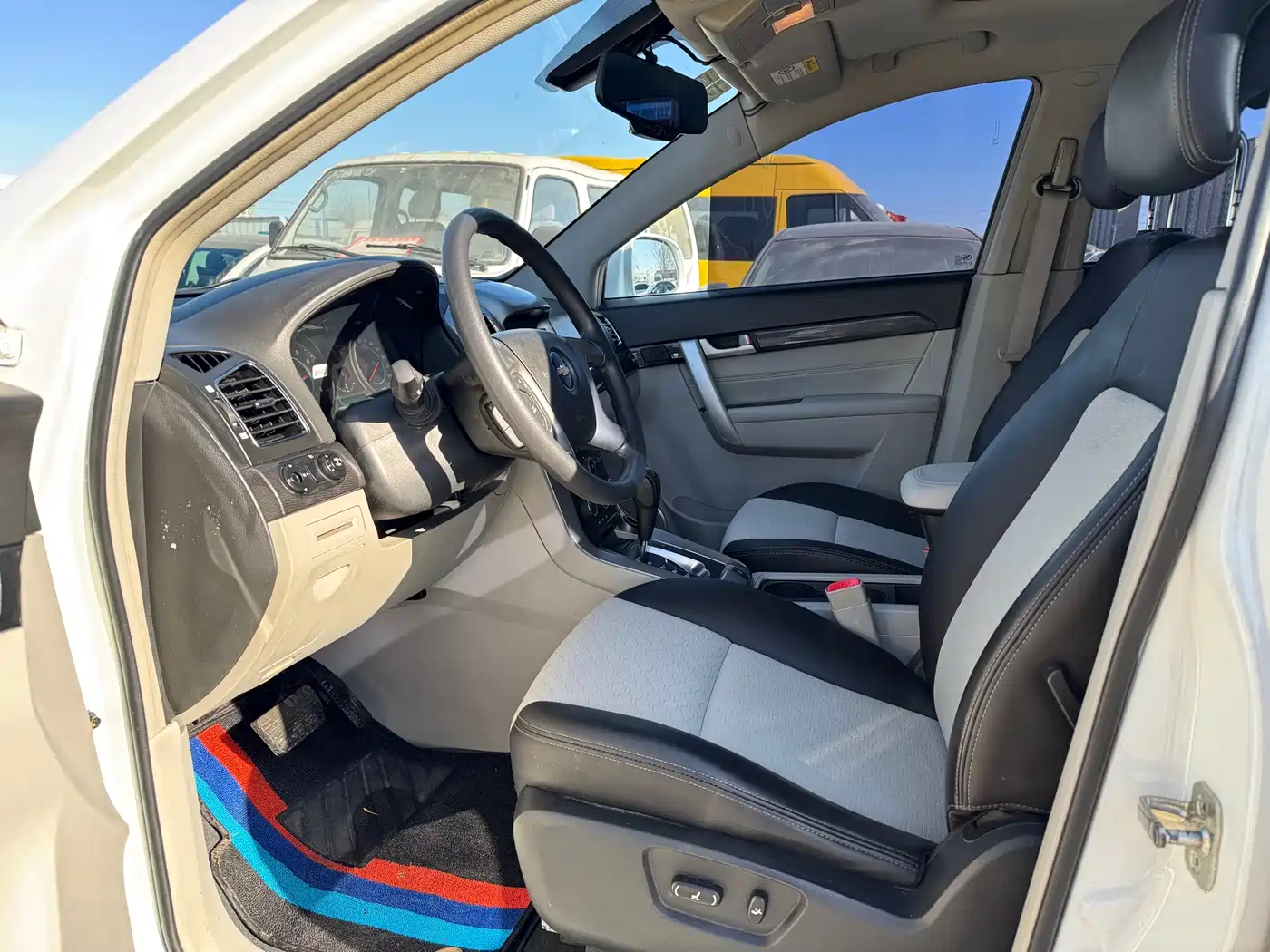 Chevrolet Captiva 2015 2.4L 2WD Urban Edition 5-seater фото 3