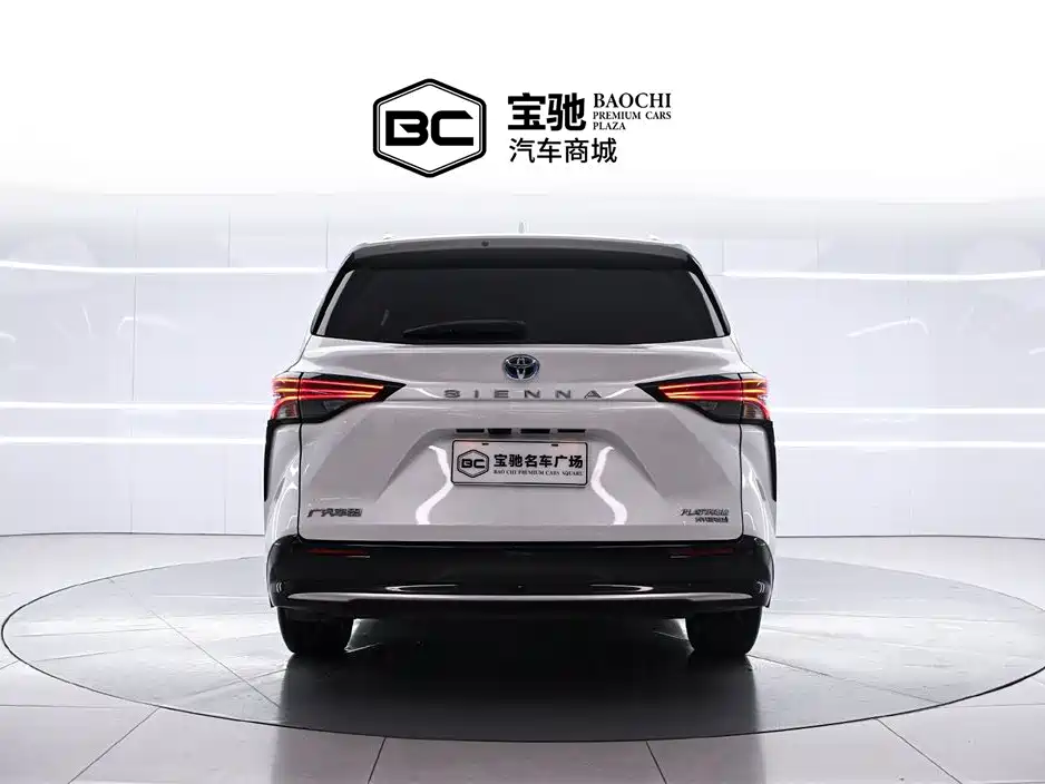 Toyota Sienna 2021 2.5L Hybrid Platinum Edition фото 4
