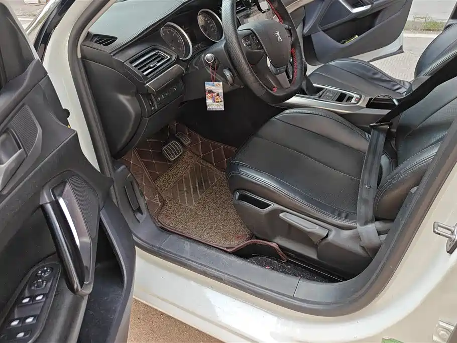 Peugeot 408 2015 Model 1.2T Automatic Luxury Edition фото 9