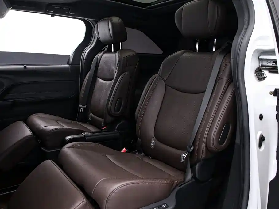 Toyota Sienna 2021 2.5L Hybrid Platinum Edition фото 14