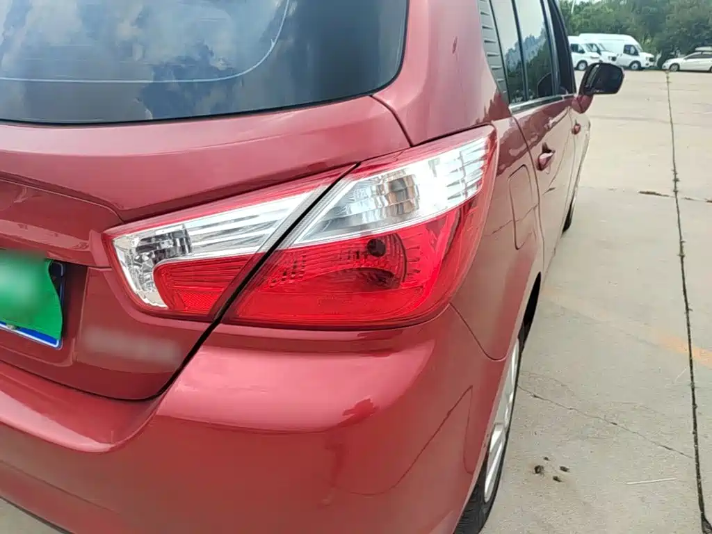Venucia R50 2017 2015 1.6L Automatic Fashion Edition