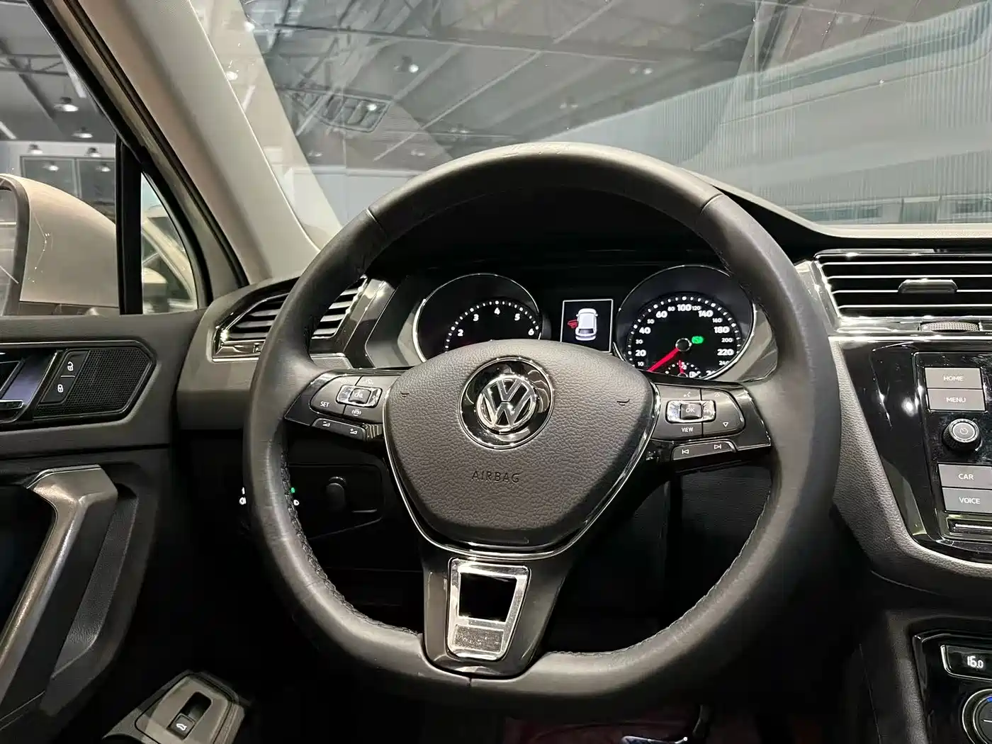 Volkswagen Tiguan L 2019 380TSI Auto AWD Smart Luxury Edition China V фото 7