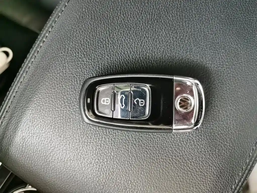 Volkswagen Phideon 2018 Facelift 380TSI FWD Business фото 9