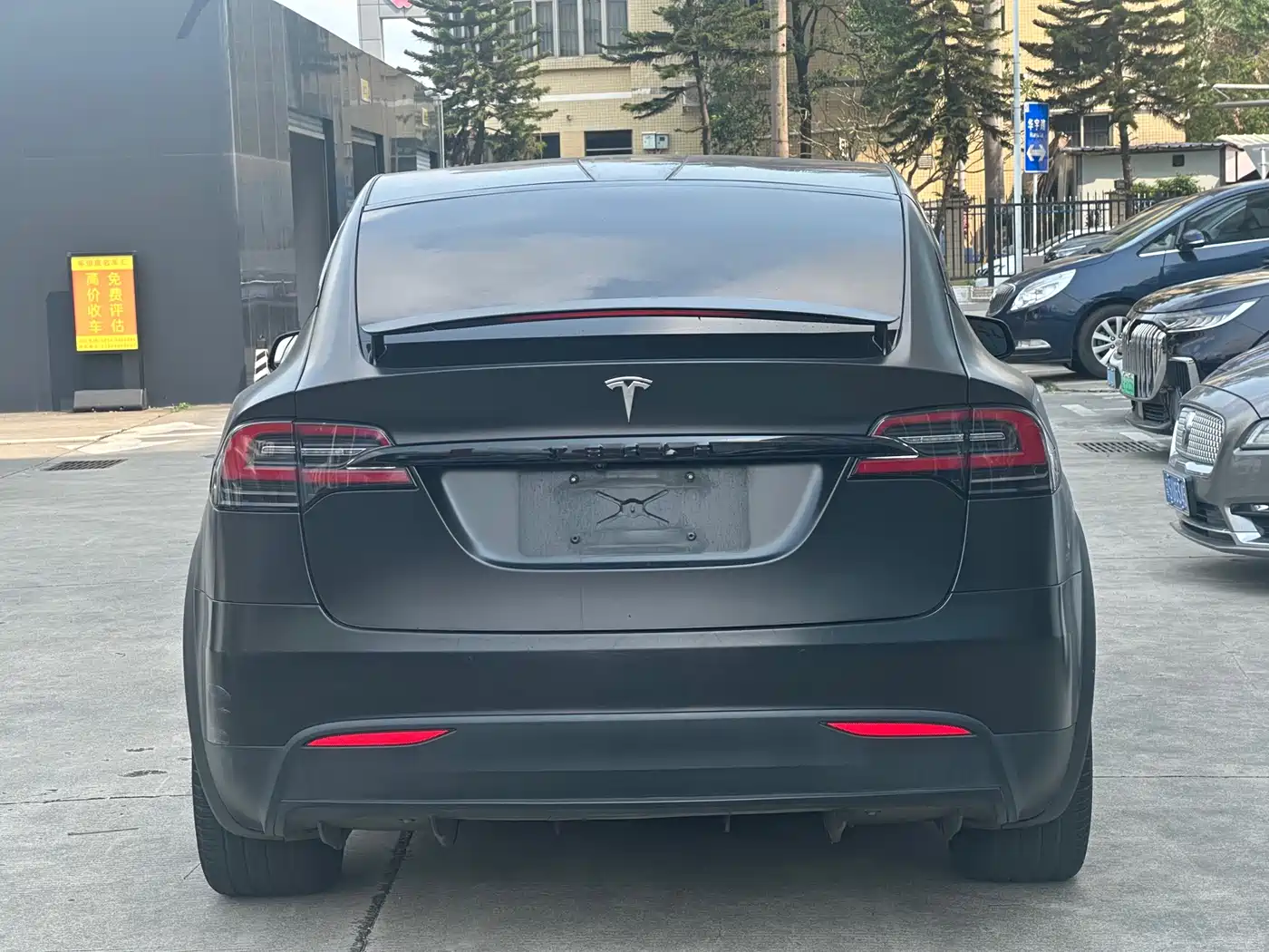 TESLA MODEL X