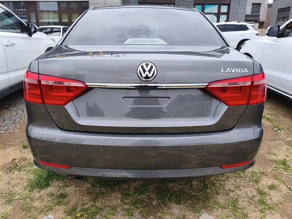 Volkswagen Lavida 2013 Facelift Classic 1.6L Automatic Comfort фото 6