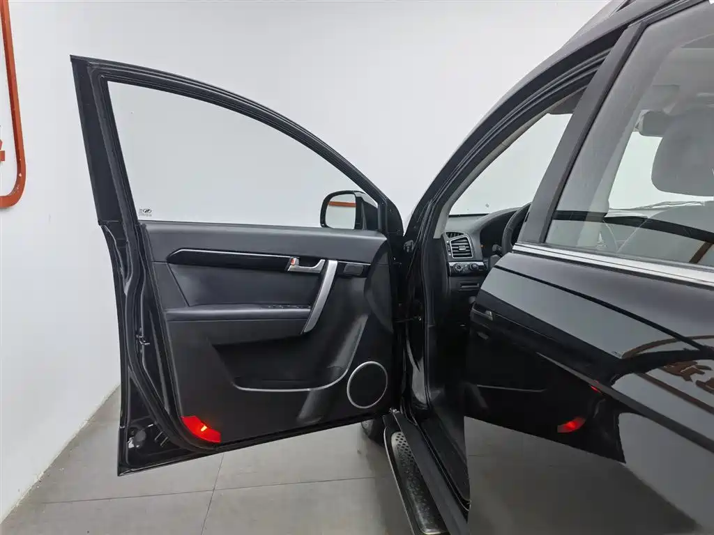 Chevrolet Captiva 2012 2.4L 4WD Flagship Edition 7-Seater фото 8