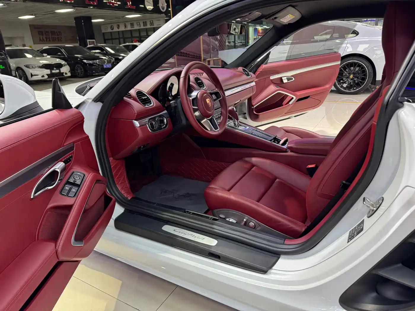Porsche 718 2018 Cayman 2.0T фото 10