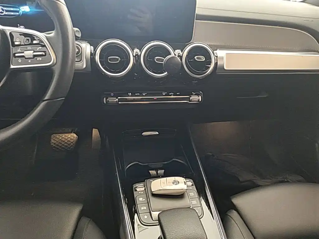 Photo 13 - Mercedes-Benz GLB