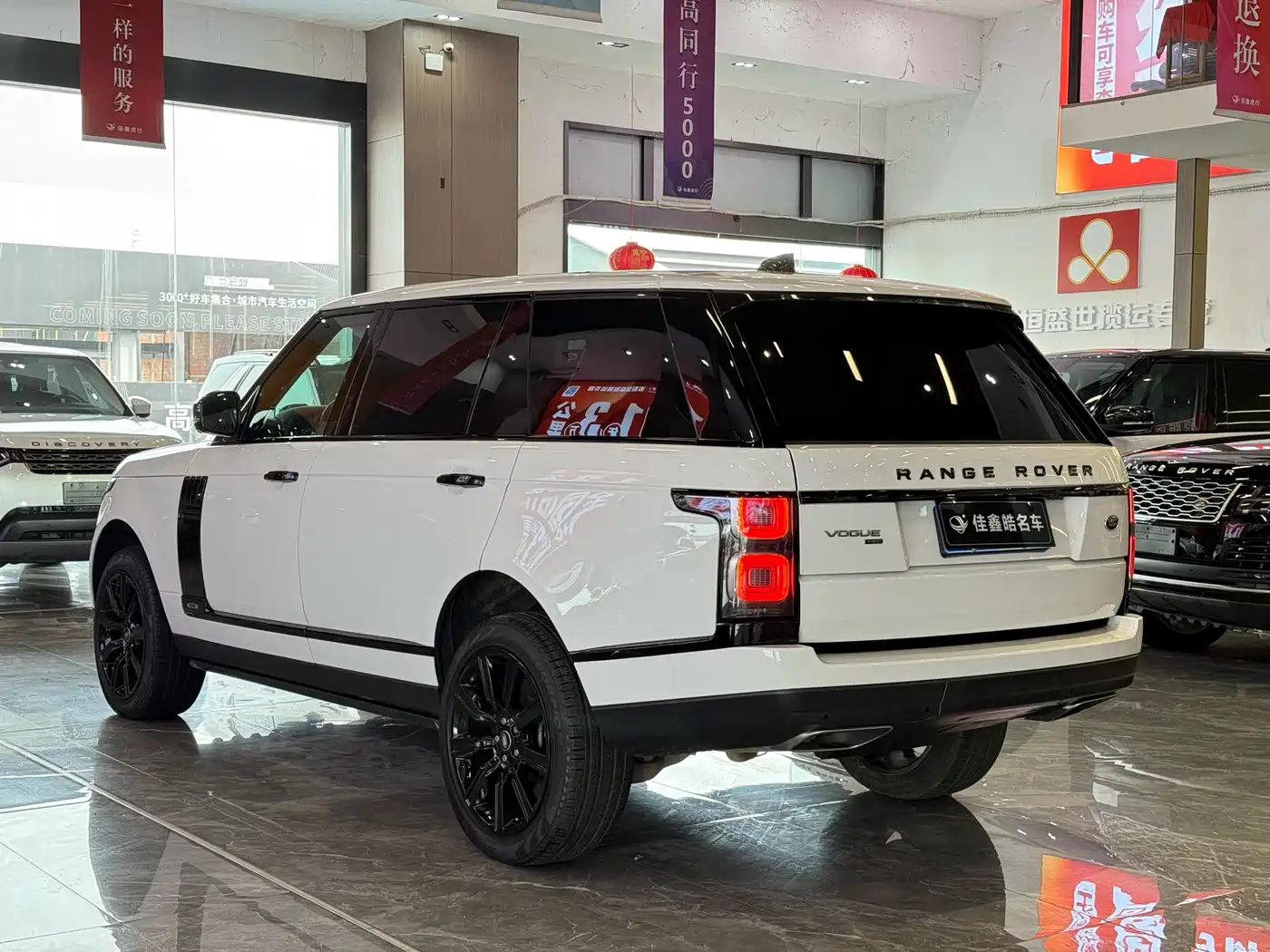 Land Rover Range Rover 2020 3.0 L6 Heritage Extended Edition фото 7
