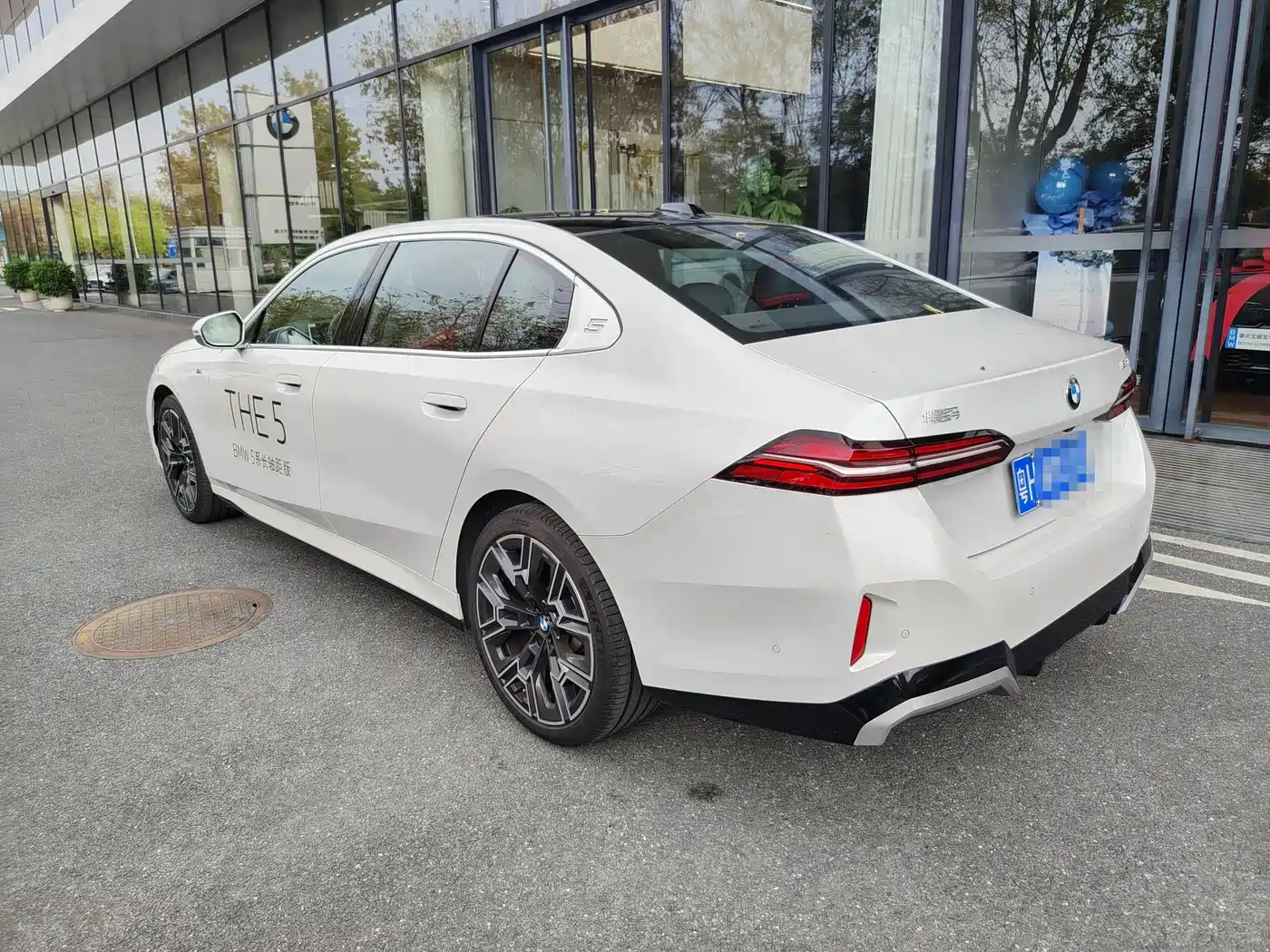 BMW 5 Series 2025 530Li Premium M Sport Package фото 6
