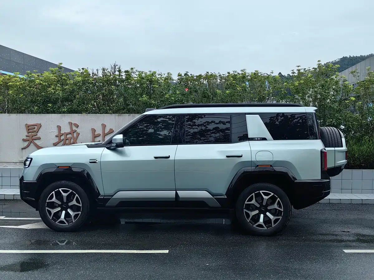 Fang Cheng Bao Leopard 8 2025 2025 Zhiyong Flagship 6-Seater