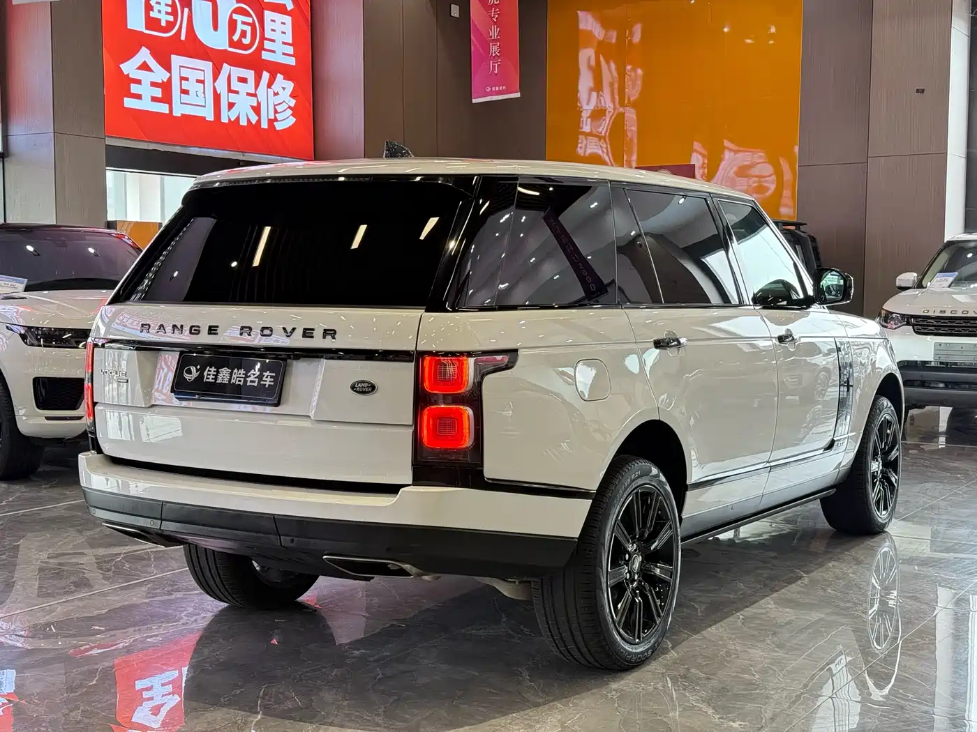 Land Rover Range Rover 2020 3.0 L6 Heritage Extended Edition фото 4