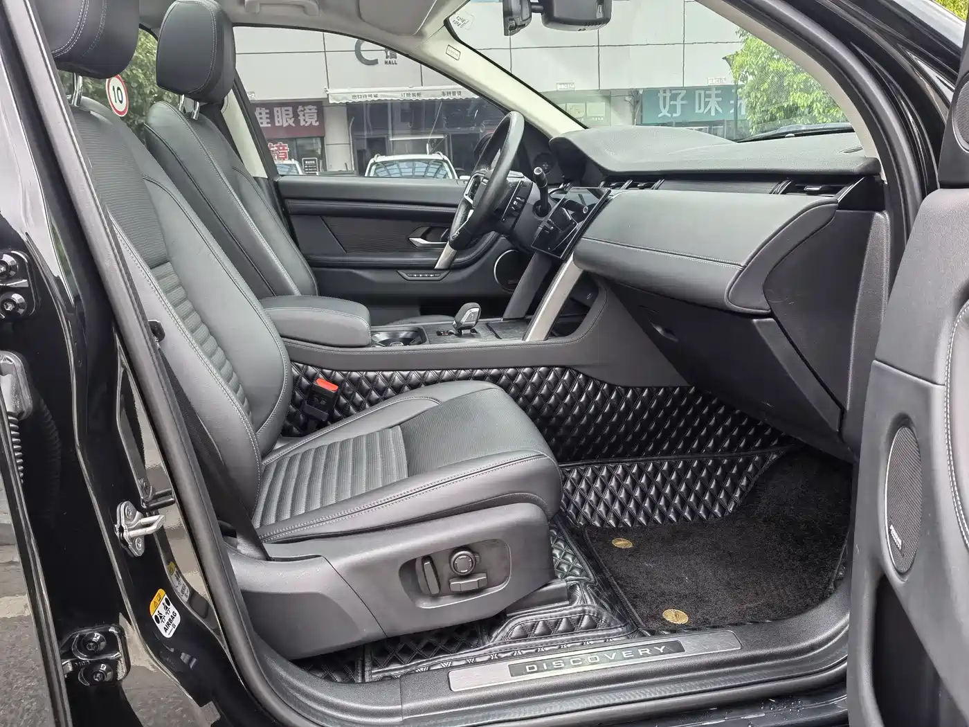 Land Rover Discovery Sport 2024 Luxury Custom Edition фото 10