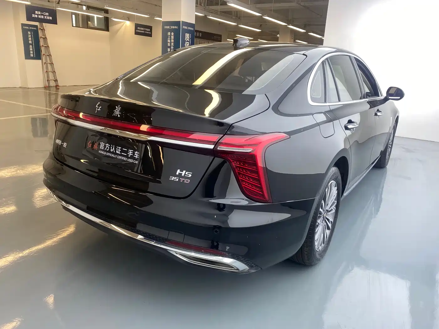 Hongqi H5 2025 1.5T DCT Flag Rhythm 500,000 Units Memorial Edition фото 17