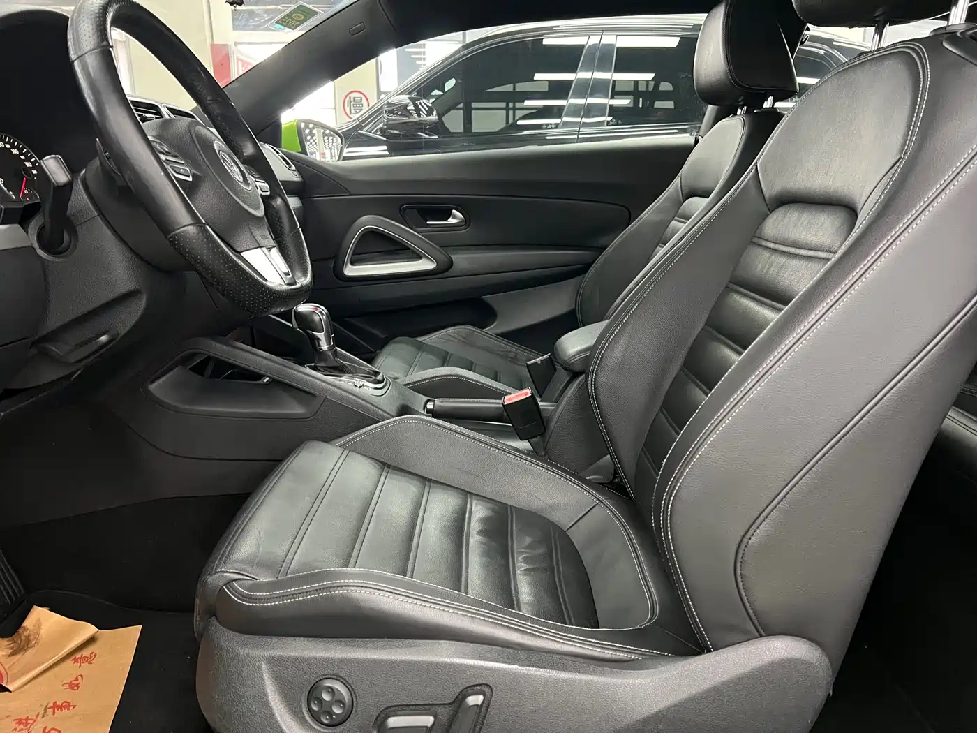 Volkswagen Scirocco 2011 2.0TSI Luxury фото 12