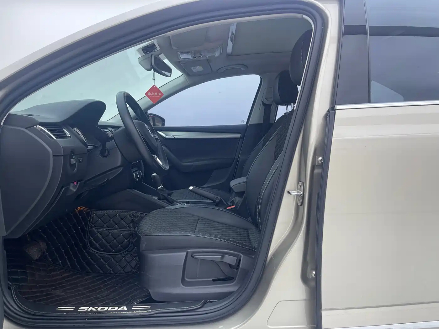 Škoda Octavia 2018 1.6L Automatic Luxury фото 9
