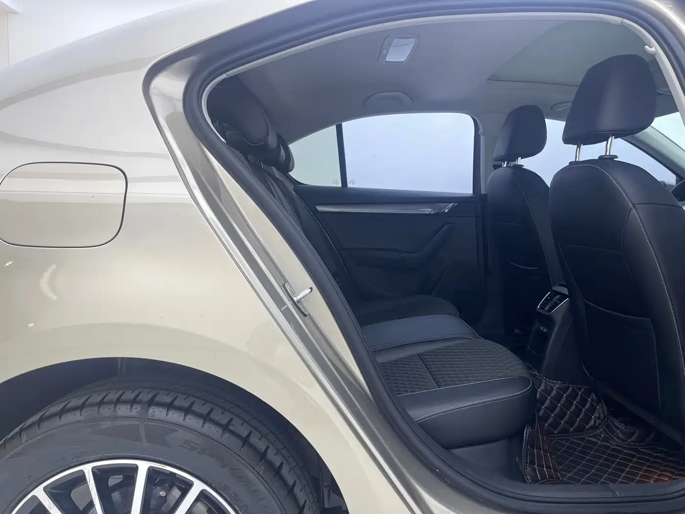 Škoda Octavia 2018 1.6L Automatic Luxury фото 15