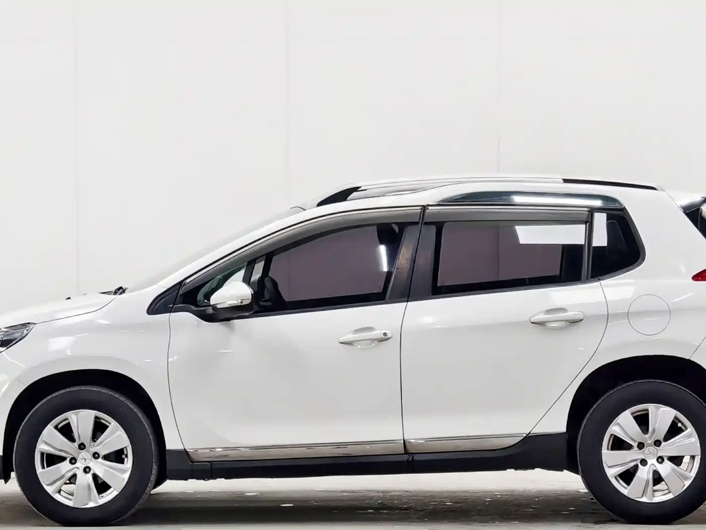 Peugeot 2008 2014 1.6L Automatic Fashion Edition фото 7