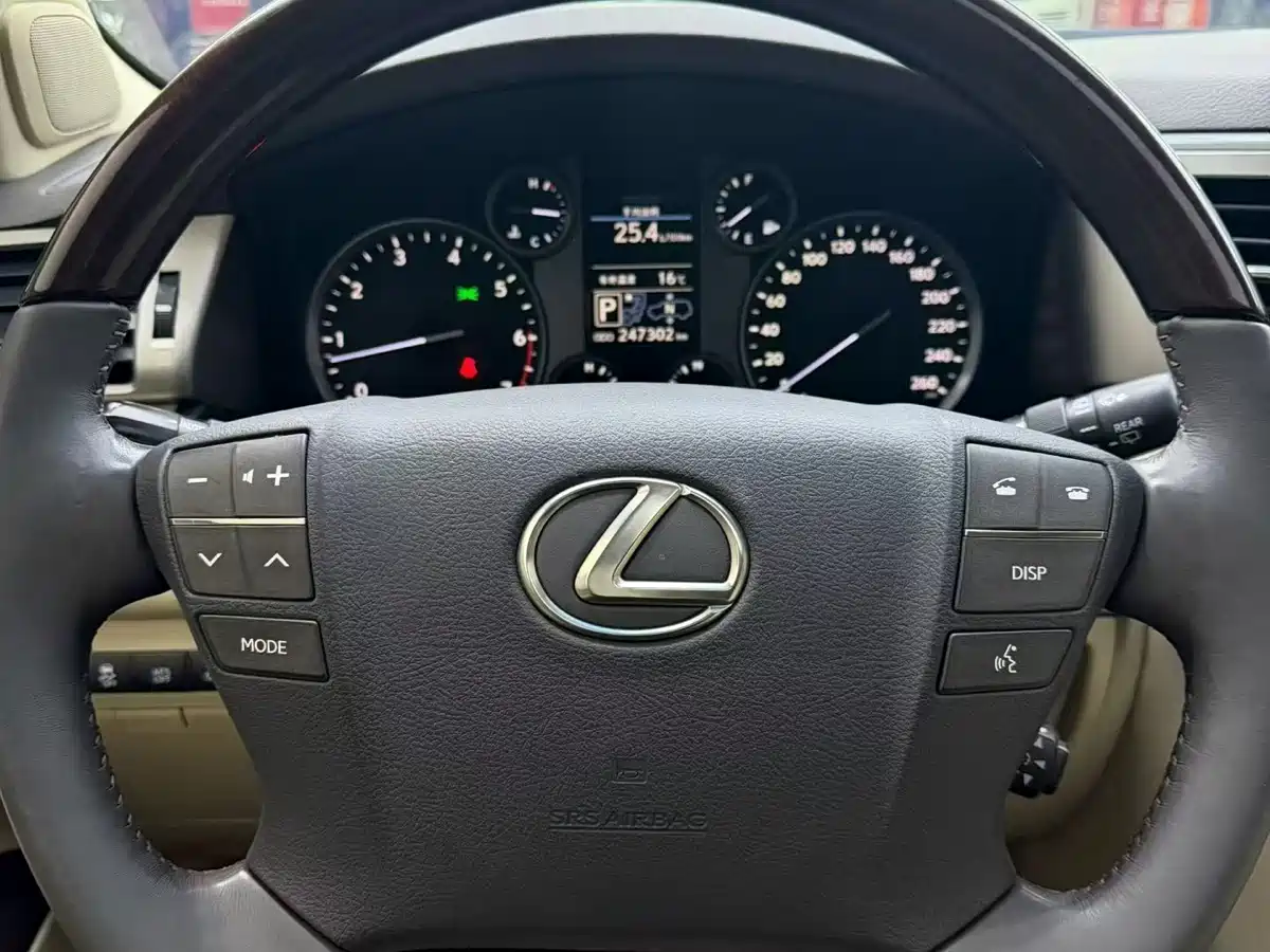Фото 9 - Lexus LX