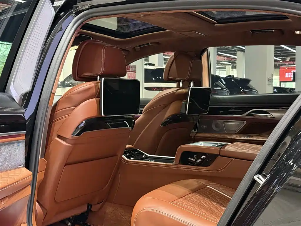 BMW 7 Series 2021 Model 740Li xDrive Executive M Sport Package фото 16