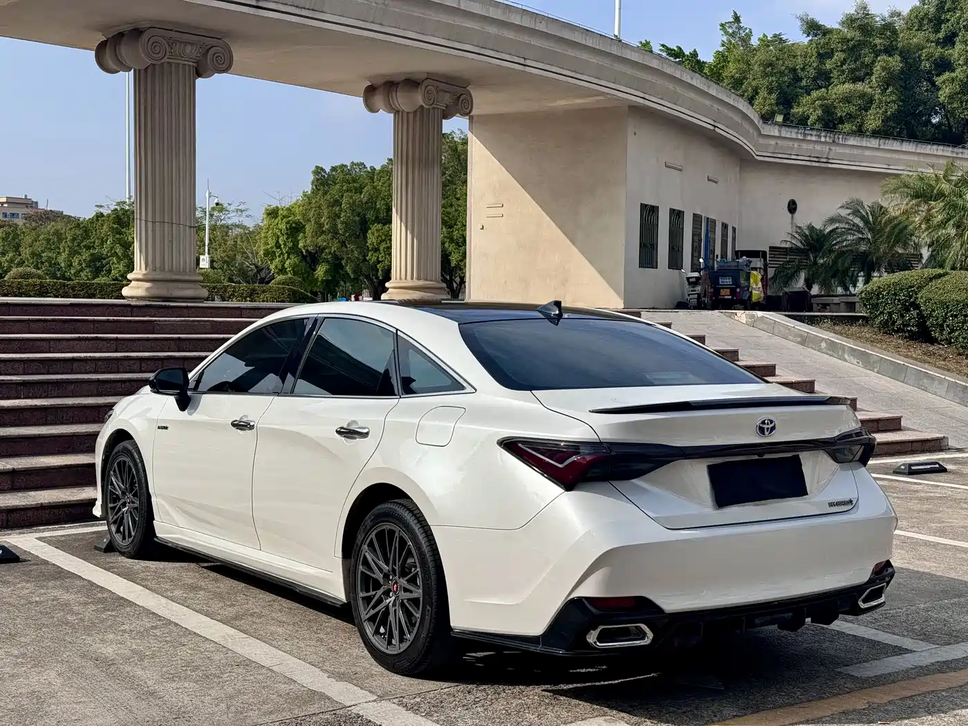 Toyota Avalon 2023 Hybrid 2.5L Luxury Edition фото 11