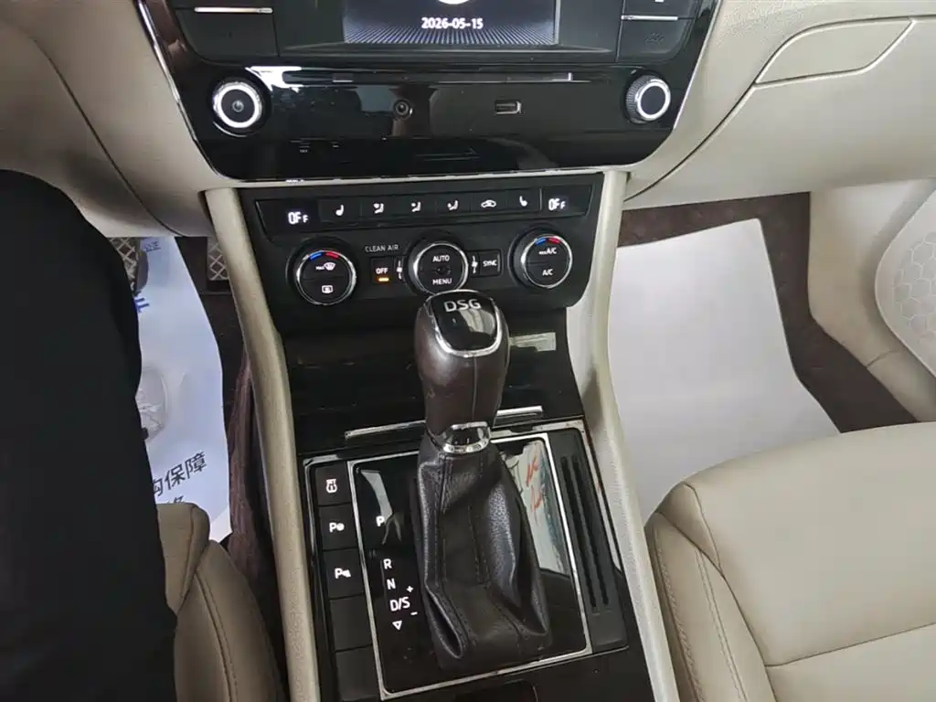 Škoda Superb 2016 TSI330 DSG Smart Edition фото 14