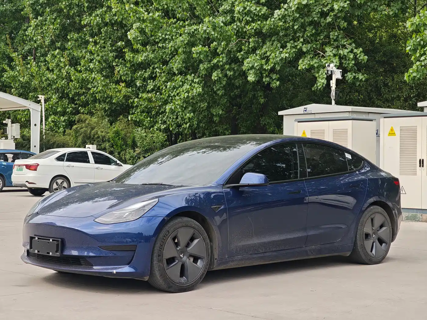 TESLA MODEL 3