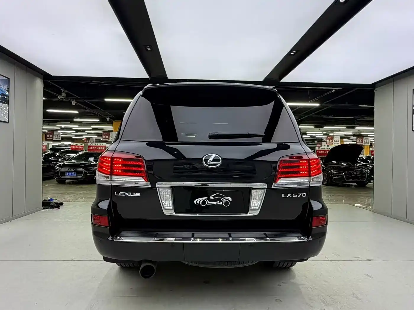 Фото 4 - Lexus LX