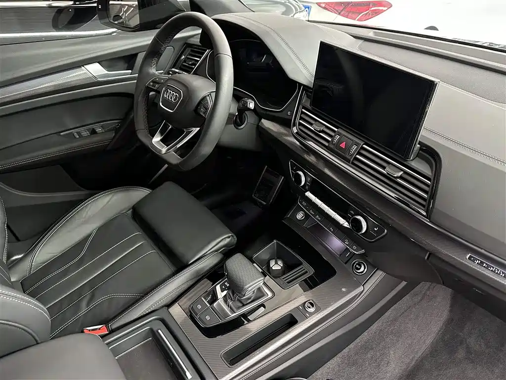 Audi Q5L 2024 Model 40 TFSI Luxury Dynamic фото 7