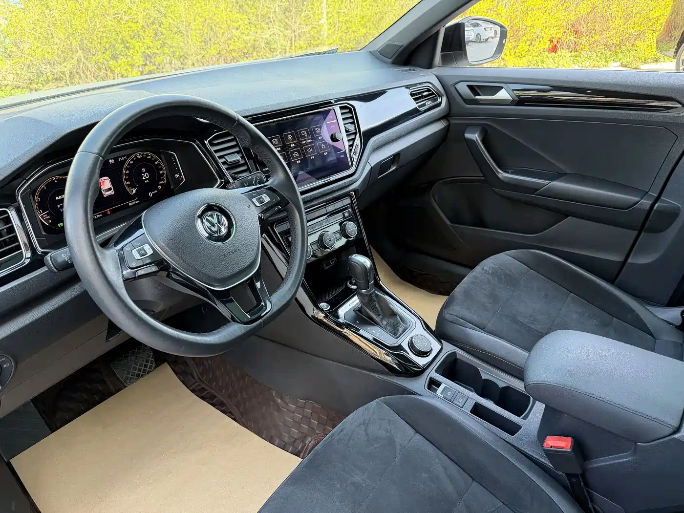 VOLKSWAGEN T ROC EXPLORING SONGS