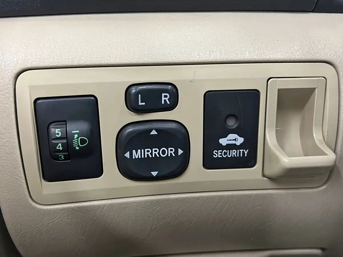 Toyota Corolla 2013 1.6L Automatic Luxury фото 14