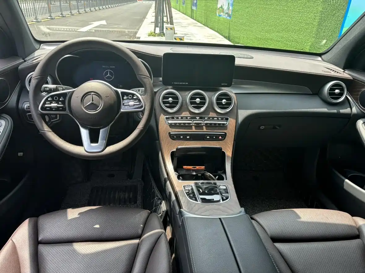 Mercedes-Benz GLC 2022 Model GLC 300 L 4MATIC Luxury Edition фото 7