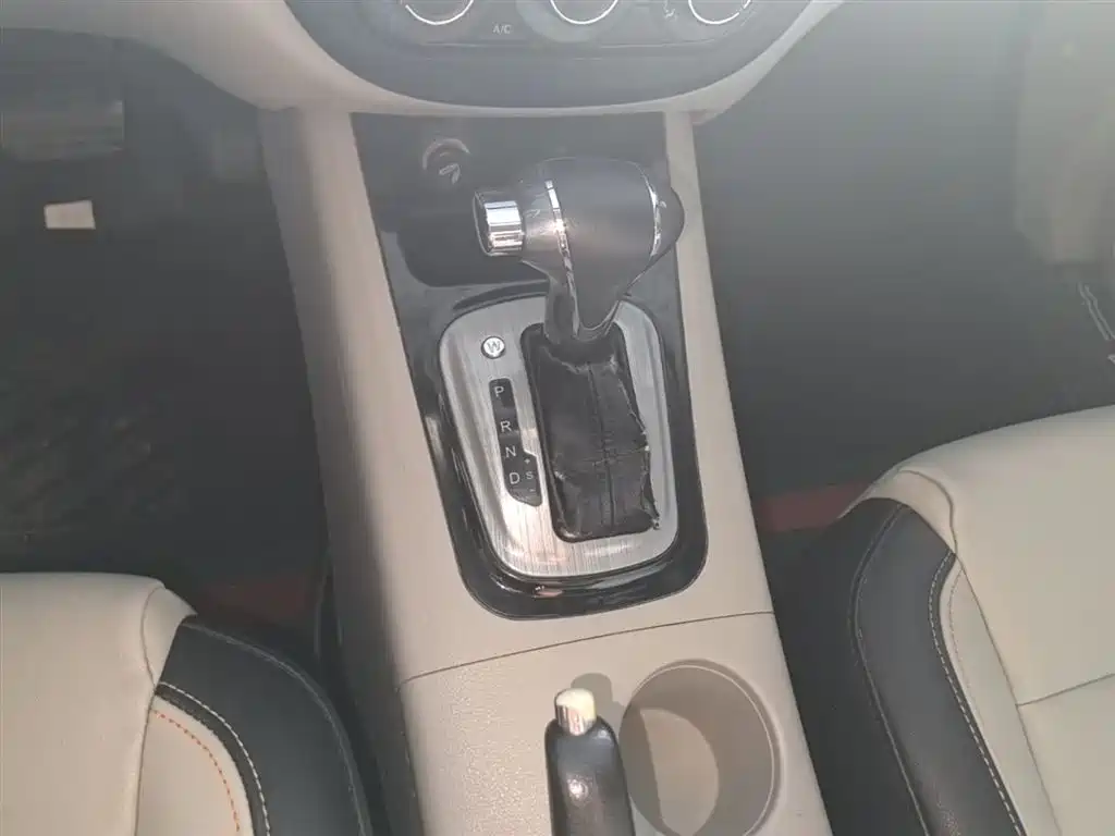 Dongfeng Fengxing Joyear XV 2017 2016 1.6L CVT Luxury
