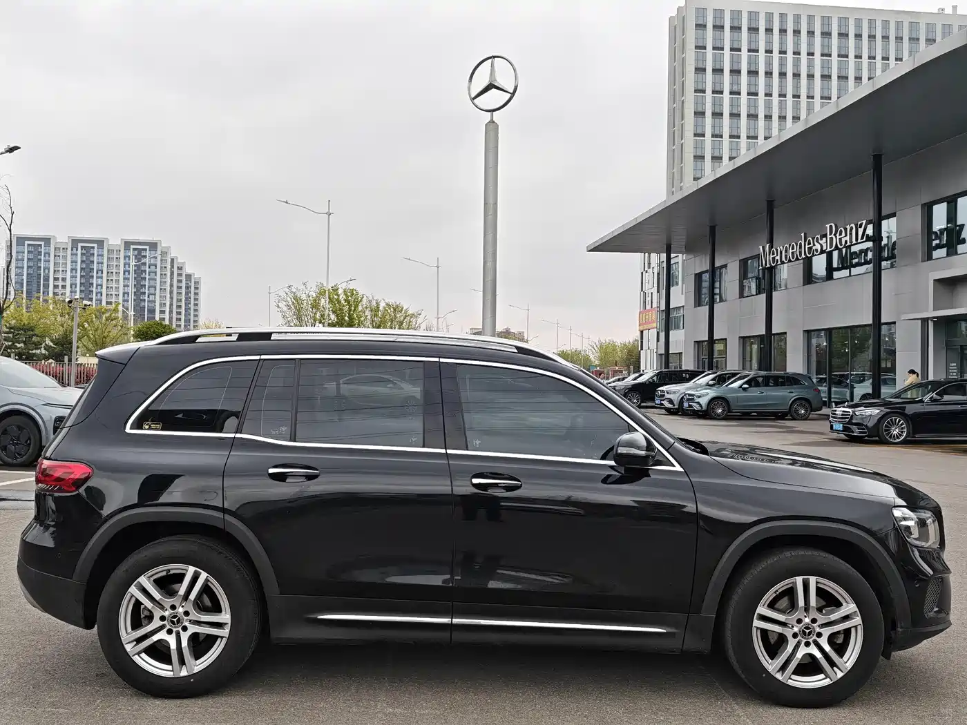 MERCEDES-BENZ GLB