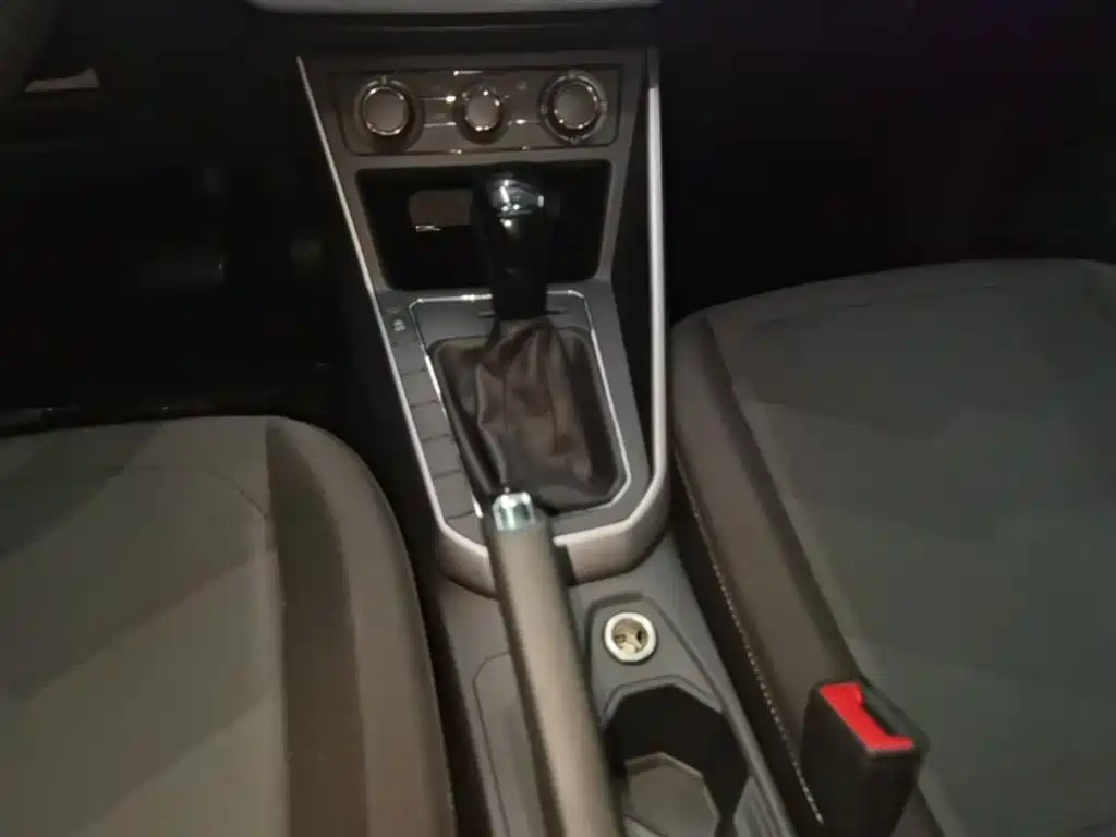 Volkswagen Polo 2019 Plus 1.5L Automatic Panorama Enjoyment Edition фото 14