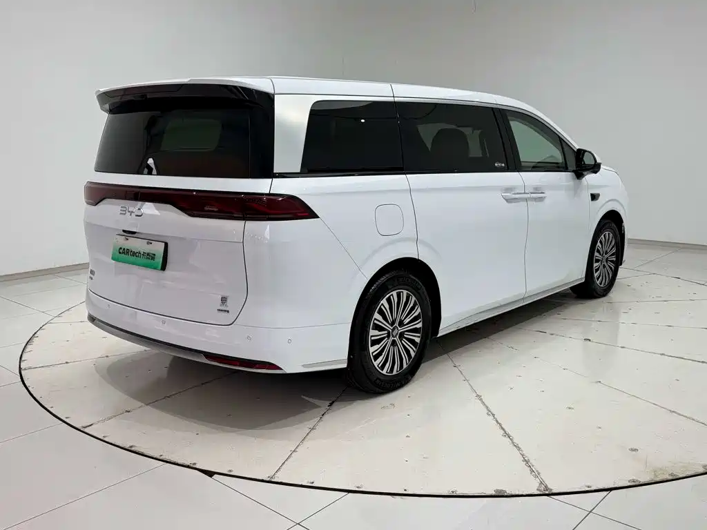 BYD Xia 2025 2025 DM-i 1.5T 180km Surpass Edition