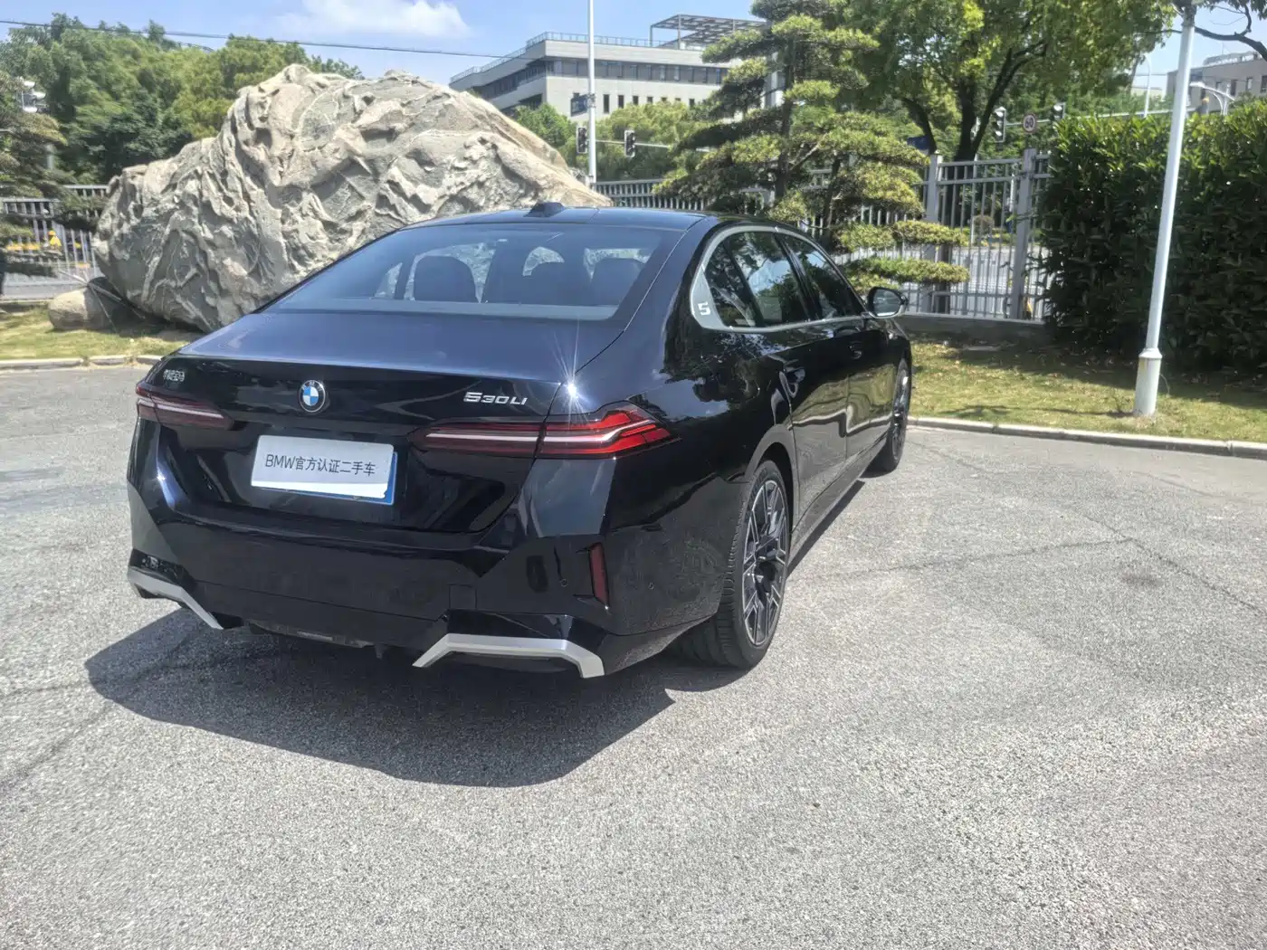BMW 5 Series 2026 530Li Exclusive M Sport Package фото 4