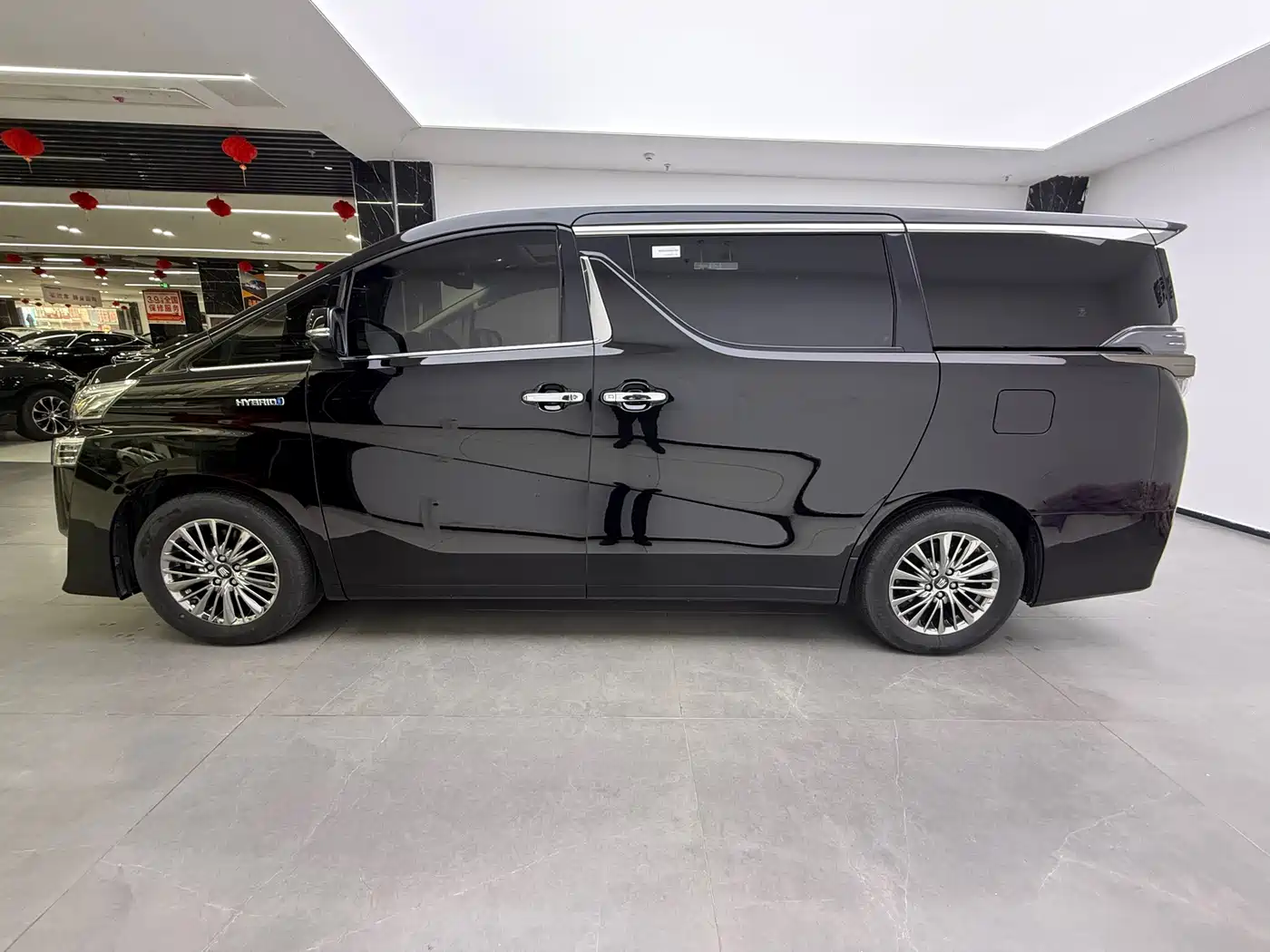 Toyota Vellfire 2023 Crown Hybrid 2.5L HV Premium фото 5