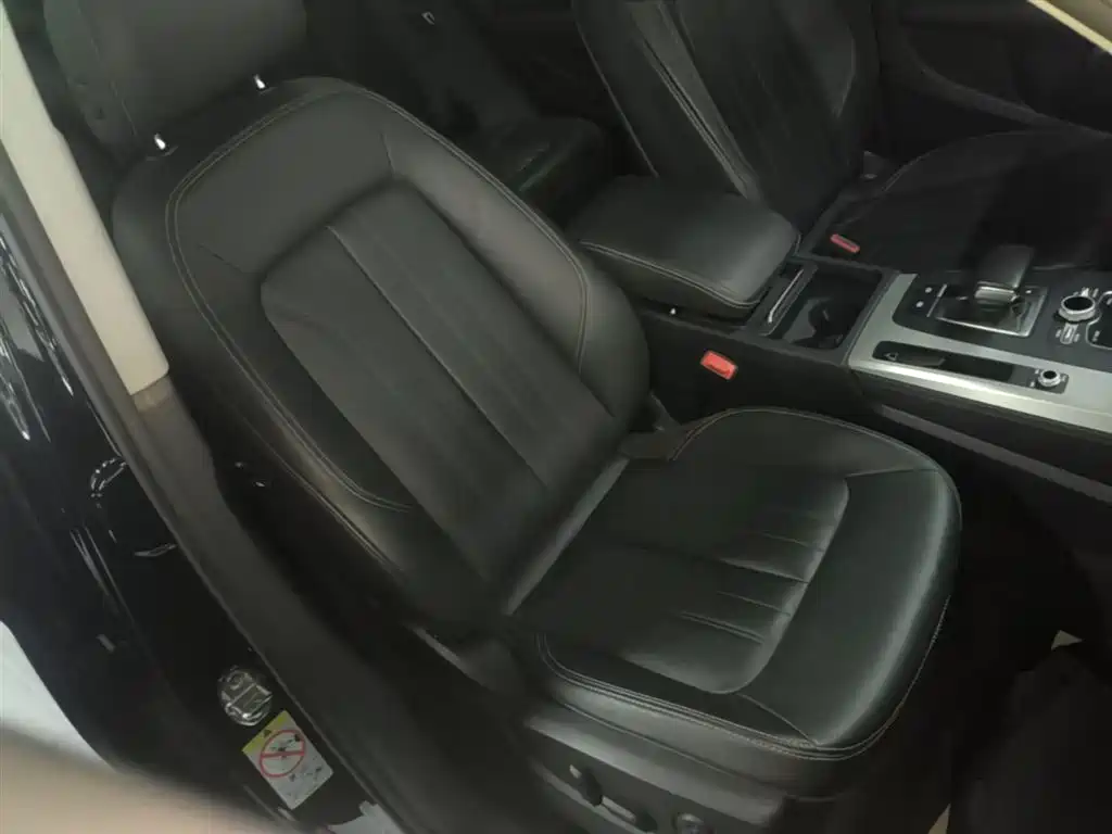 Audi Q5L 2020 Facelift 40 TFSI Honor Fashion фото 25