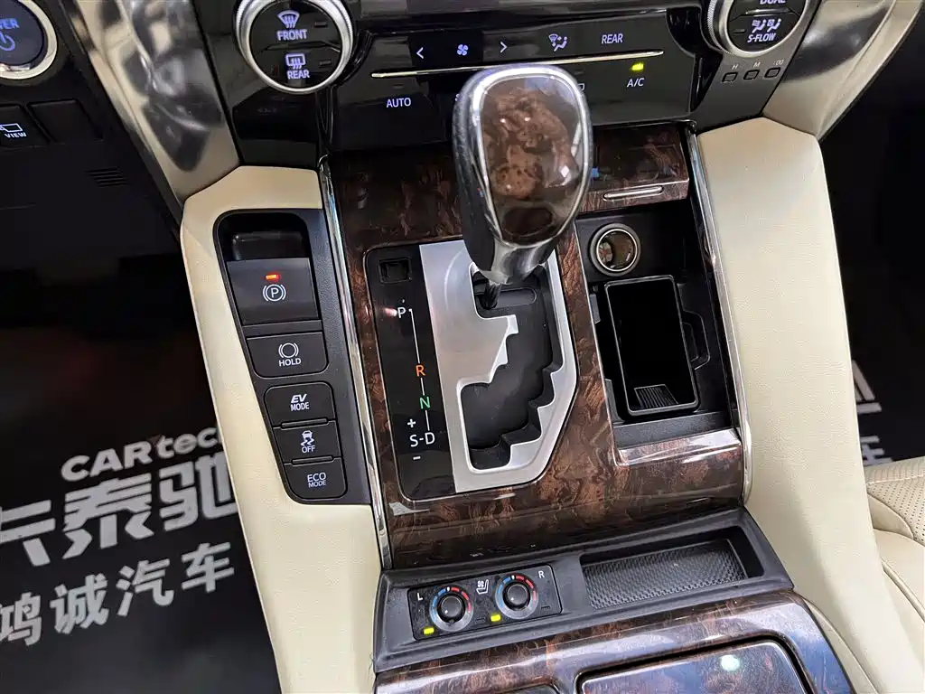 Toyota Alphard 2019 Hybrid 2.5L Luxury фото 21