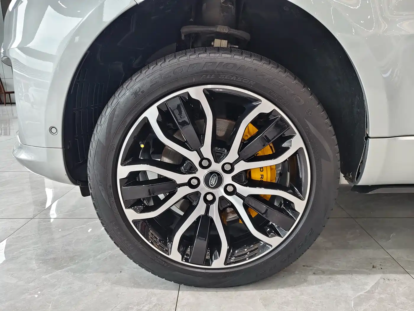 Land Rover Range Rover Sport 2022 3.0 L6 Gloss Black Edition фото 9