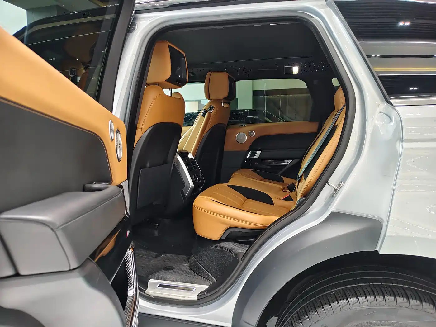 Land Rover Range Rover Sport 2022 3.0 L6 Gloss Black Edition фото 10