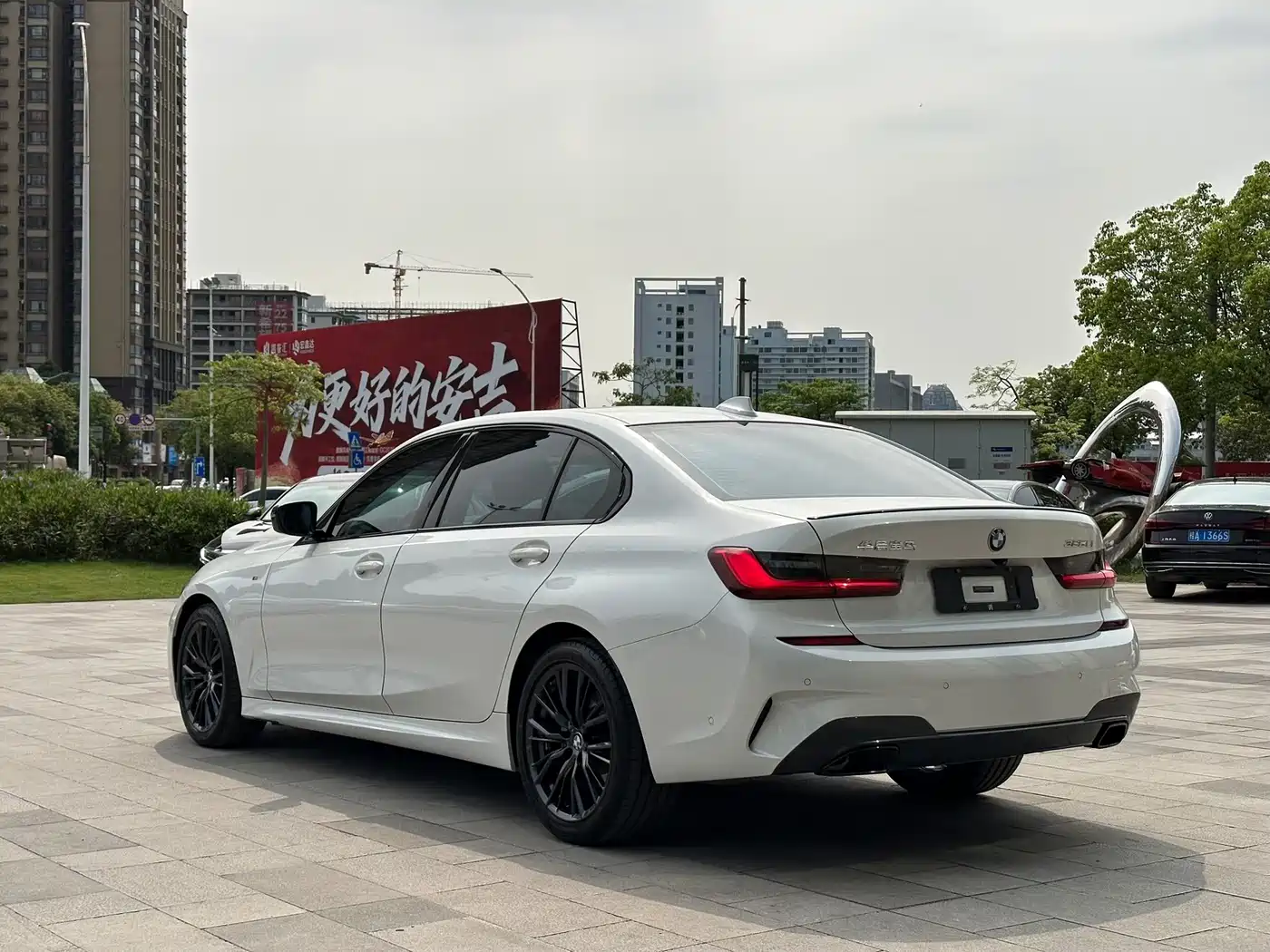BMW 3 Series 2020 325Li M Sport Black Night Package фото 9