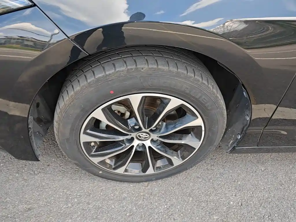 Photo 23 - Toyota Avalon