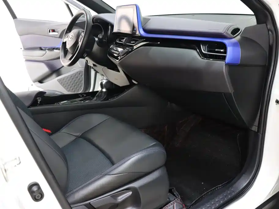 Toyota C-HR 2020 Model 2.0L Leading фото 7
