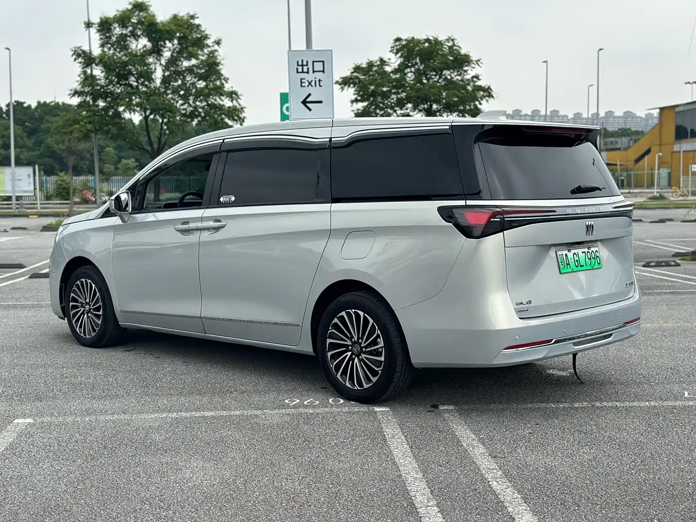 Buick GL8 New Energy 2025 Landlux Smart Edition 7-seater фото 9