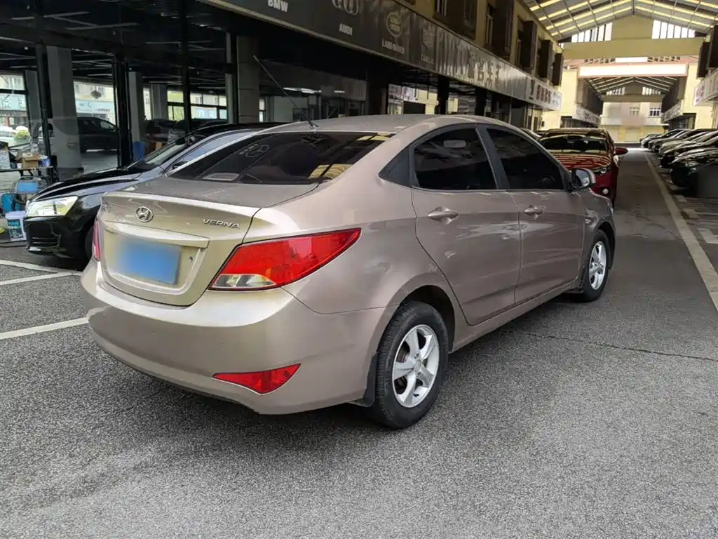 Hyundai Verna 2014 1.4L Automatic Smart GLS фото 7