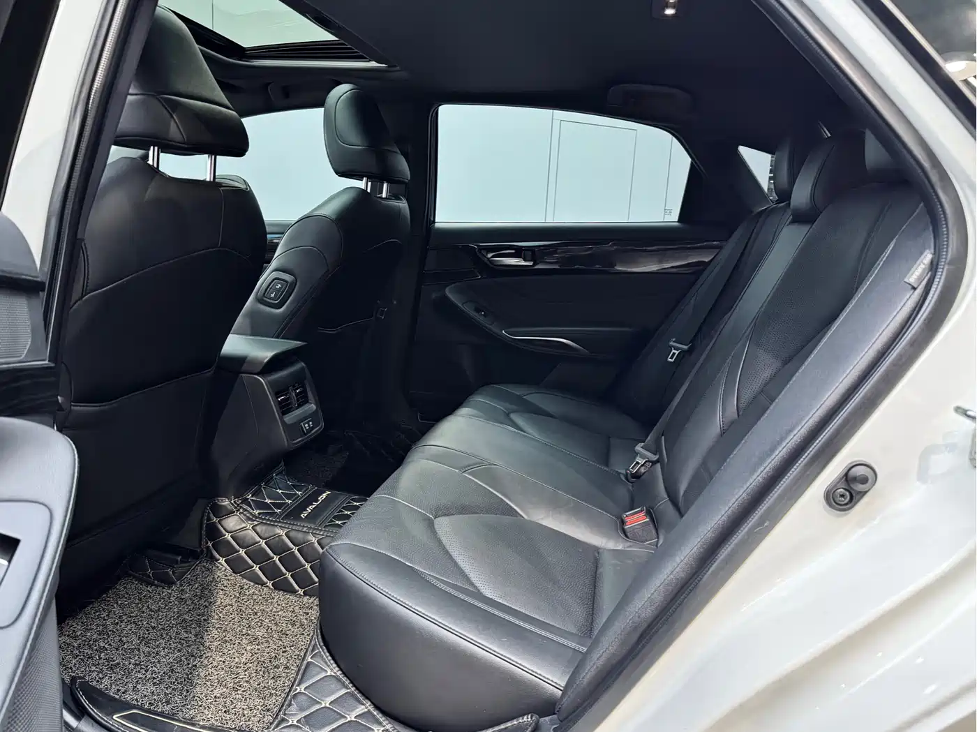 Toyota Avalon 2021 2.5L Luxury Edition фото 16